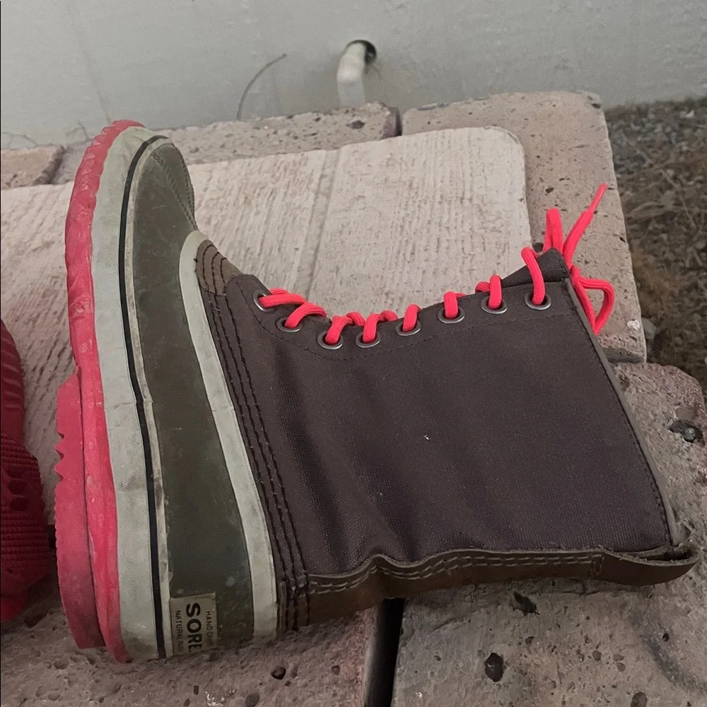 Sorel Women's Premium Waterproof Insulated Lace Canvas Hot Pink Boots 10